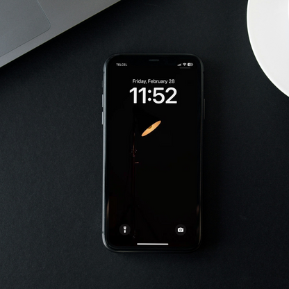 Lamp in the Dark | Free HD Digital Wallpaper